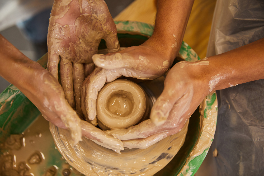 Explore how custom-made stoneware enhances presentation and guest satisfaction in hotels and restaurants.