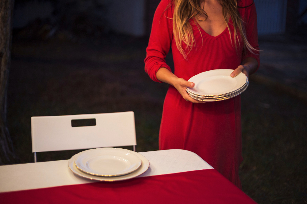How Five-Star Hotels Choose Their In-Room Dining Ceramics