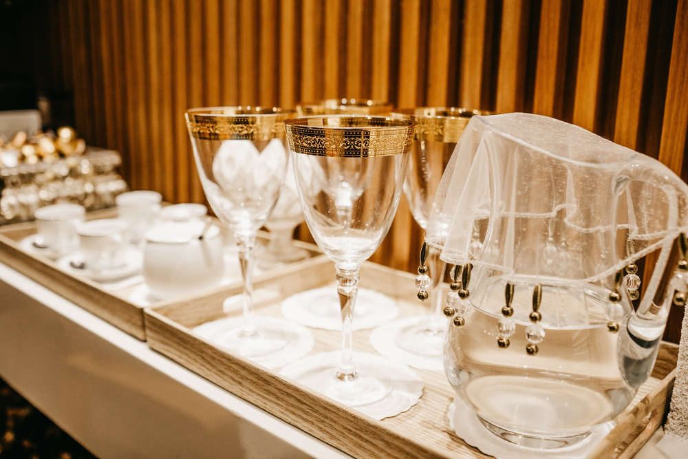 High-End Glassware Solutions for Hotel Lounges and Suites