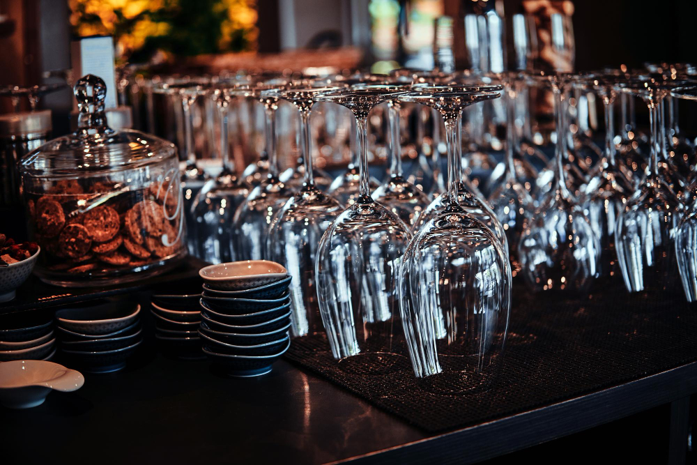 Why you should buy glassware for restaurant UAE from a trusted vendor