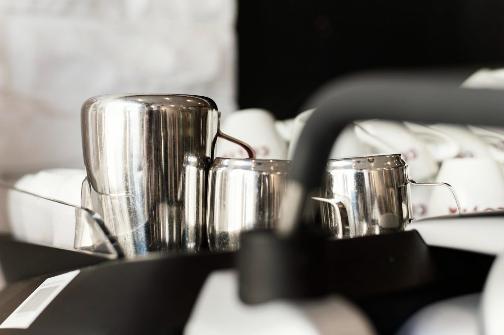How UAE Cafés Can Save Costs by Choosing the Right Kitchenware Suppliers