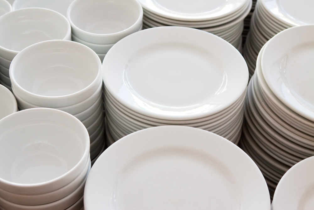 Handmade vs. Mass-Produced Ceramics: Why Custom Porcelain is the Future of Hospitality
