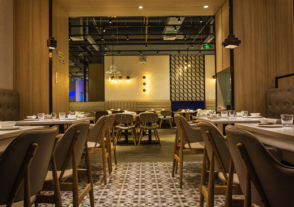 Comparing Local vs International Restaurant Supply Chains in Dubai’s F&B Scene