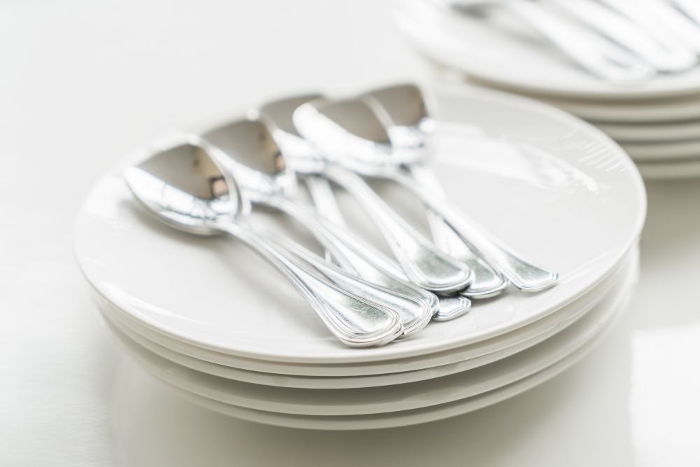 Maintenance 101: Caring for Chinaware and Stainless Steel Cutlery in High‑Use Settings