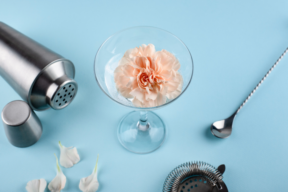 Tailored Glassware Innovations from a Hotel Supplies Company UAE for Signature Cocktails