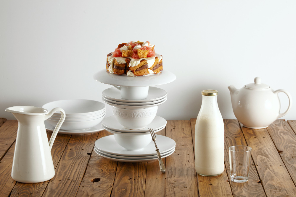 How to Specify Bespoke Crockery When Working with Cafe Kitchenware Suppliers in the UAE