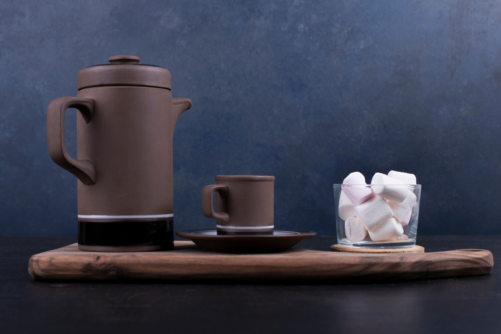 The Role of Thermal-Resistant Dishes from Cafe Kitchenware Suppliers UAE in Serving Hot Beverages
