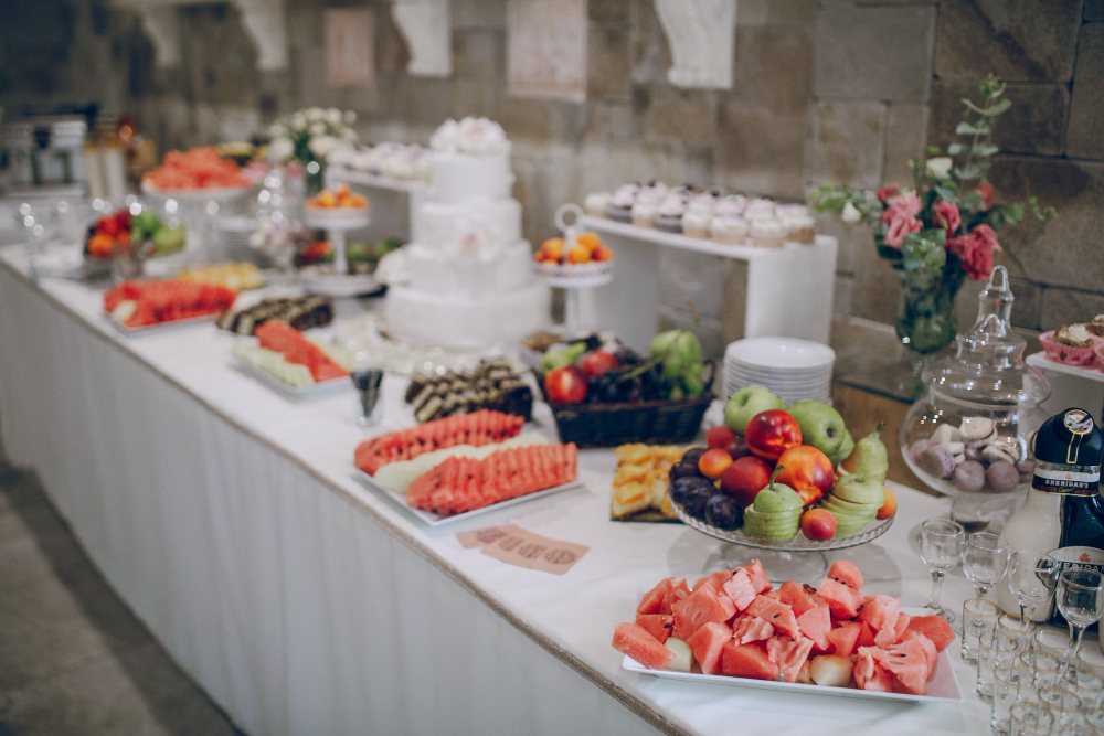 How Catering Equipment Suppliers UAE Cater to Themed Luxury Events