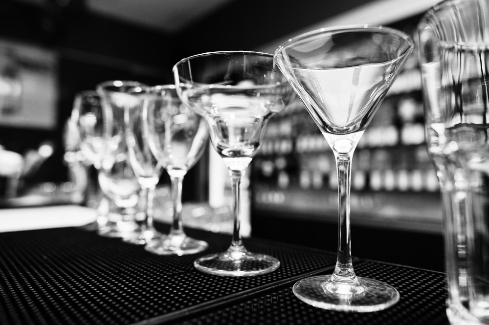A Complete Guide to Choosing the Best Glassware Suppliers in Dubai