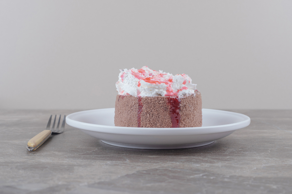 Why Dishwash-Safe Dessert Plates from Hospitality Supply Company Dubai Matter in Patisseries