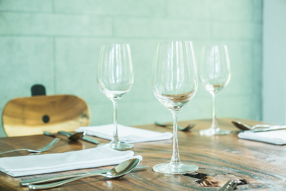 Glassware Pairing Tips for High-End Restaurants & Cafes