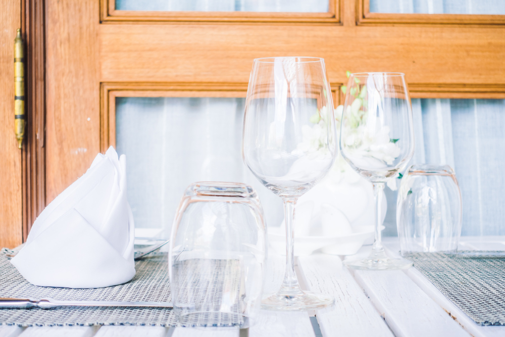 The Role of Hand-Blown Glassware in Luxury Resort Experiences